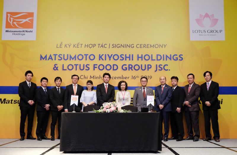 Lễ ký kết hợp tác giữa Matsumoto Kiyoshi và Lotus Food Group Lễ ký kết hợp tác giữa Matsumoto Kiyoshi và Lotus Food Group